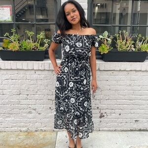 Black boho floral off the shoulder dress 
Fits size xs to s
